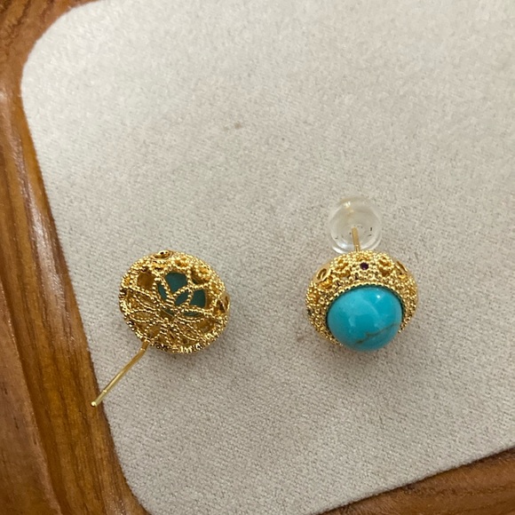 Vintage Gold and Turquoise Stud Earrings - Picture 5 of 6